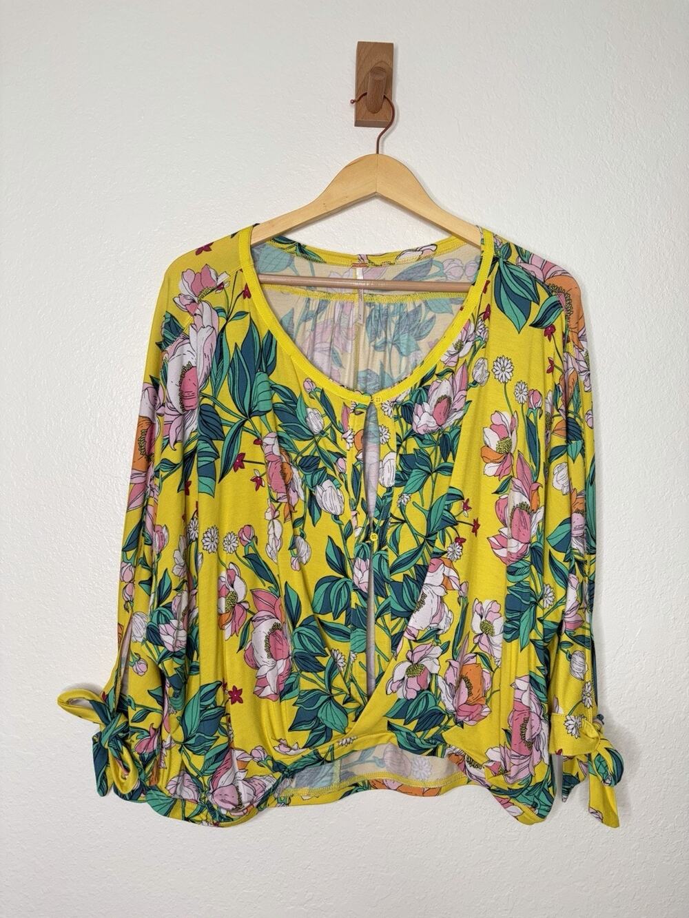 Free People Keepin On Yellow Floral Peasant Top Size Medium Boho Chic Dopamine